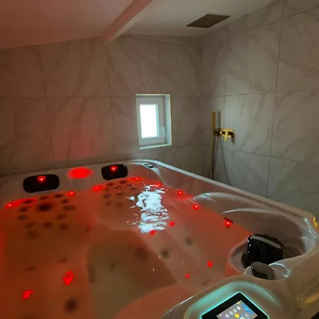 Cinema Jacuzzi Lejlighed